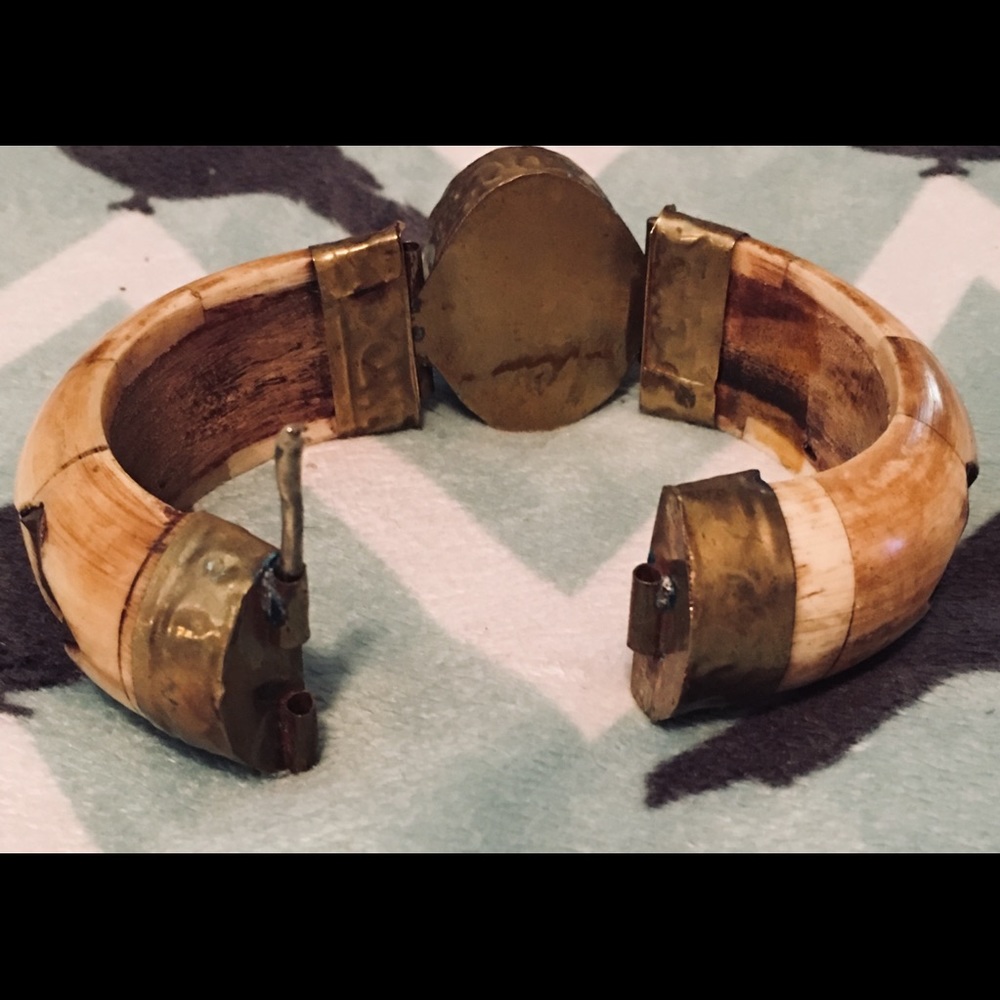 Vintage Thick Wood Bangle w Lg Blue Gem & Clasp - Picture 6 of 6